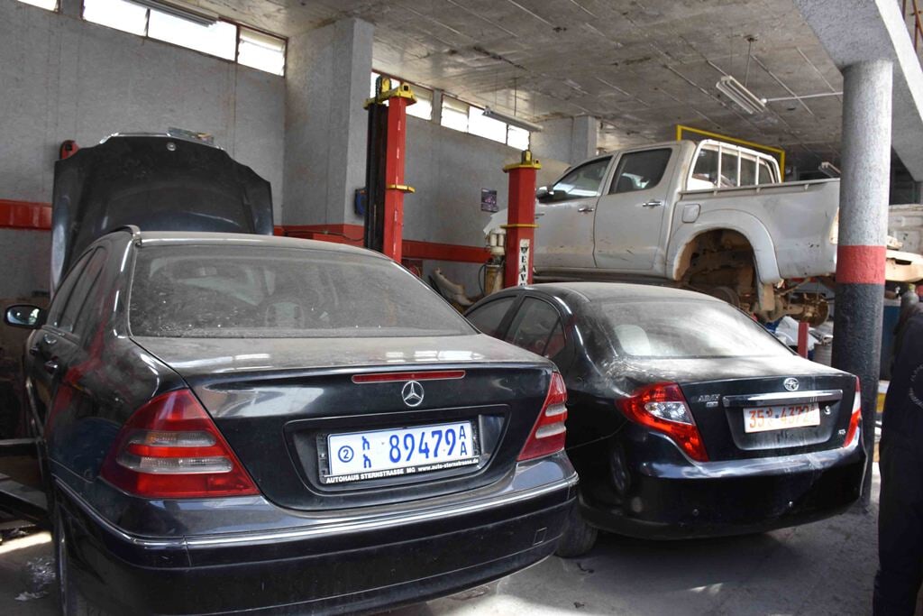Vehicles undergoing service in the workshop
